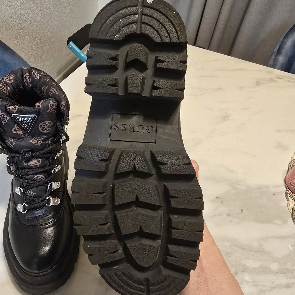 Guess booties - Picture 3 of 4
